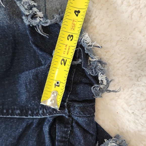 Distressed 3x jean denim shorts, cutoff look dark denim. Perfect for summer days - Picture 3 of 6